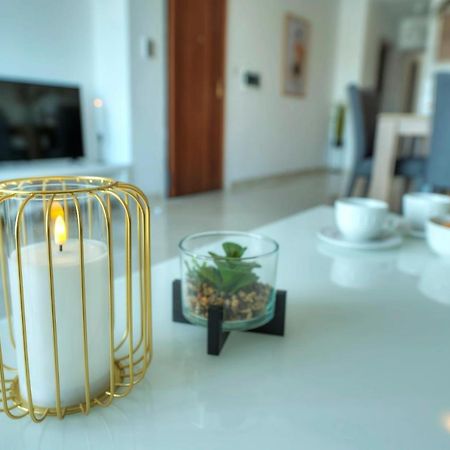 Seafront Beautifully Furnished 2 Bedrooms Gogzr-3 Gzira Exteriér fotografie