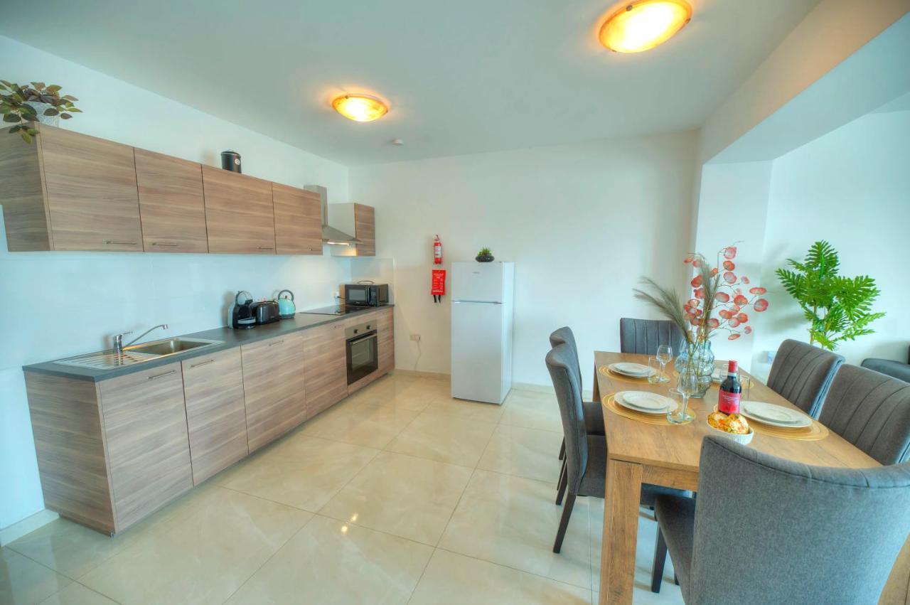 Seafront Beautifully Furnished 2 Bedrooms Gogzr-3 Gzira Exteriér fotografie