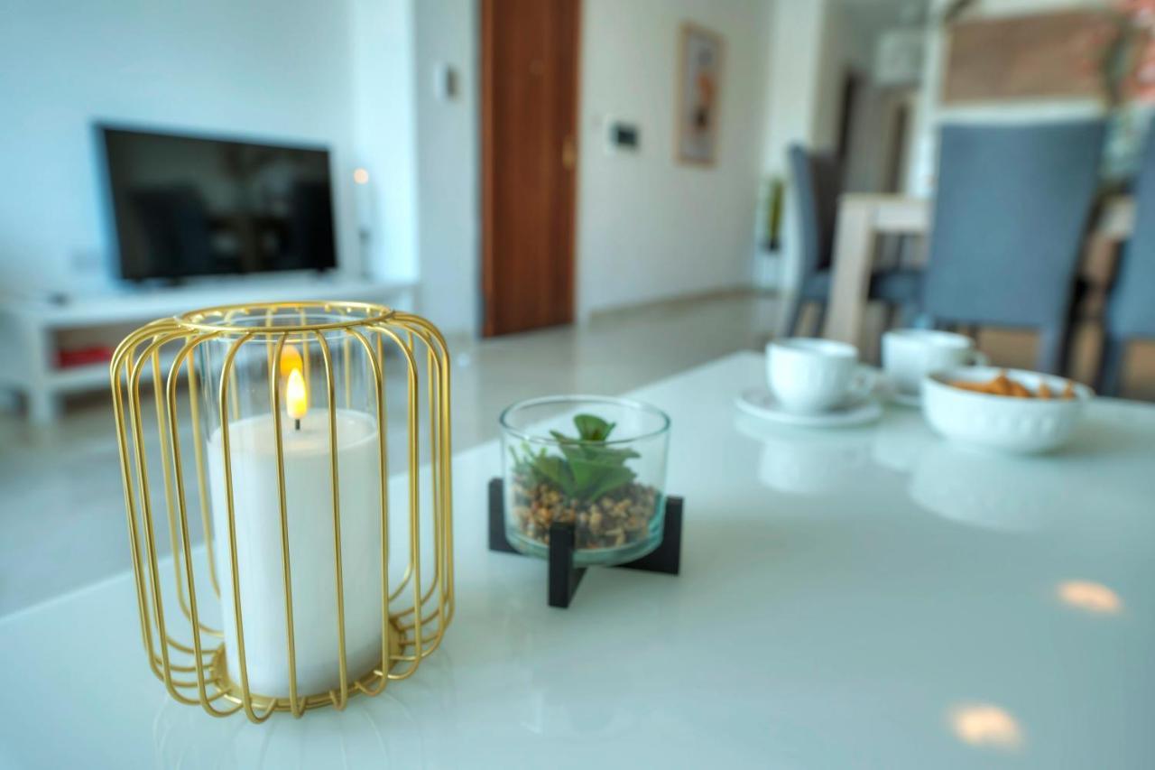 Seafront Beautifully Furnished 2 Bedrooms Gogzr-3 Gzira Exteriér fotografie
