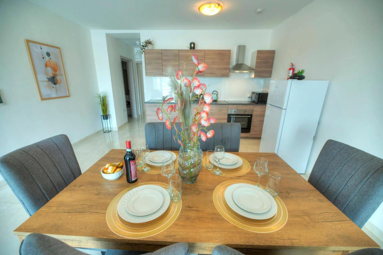 Seafront Beautifully Furnished 2 Bedrooms Gogzr-3 Gzira Exteriér fotografie