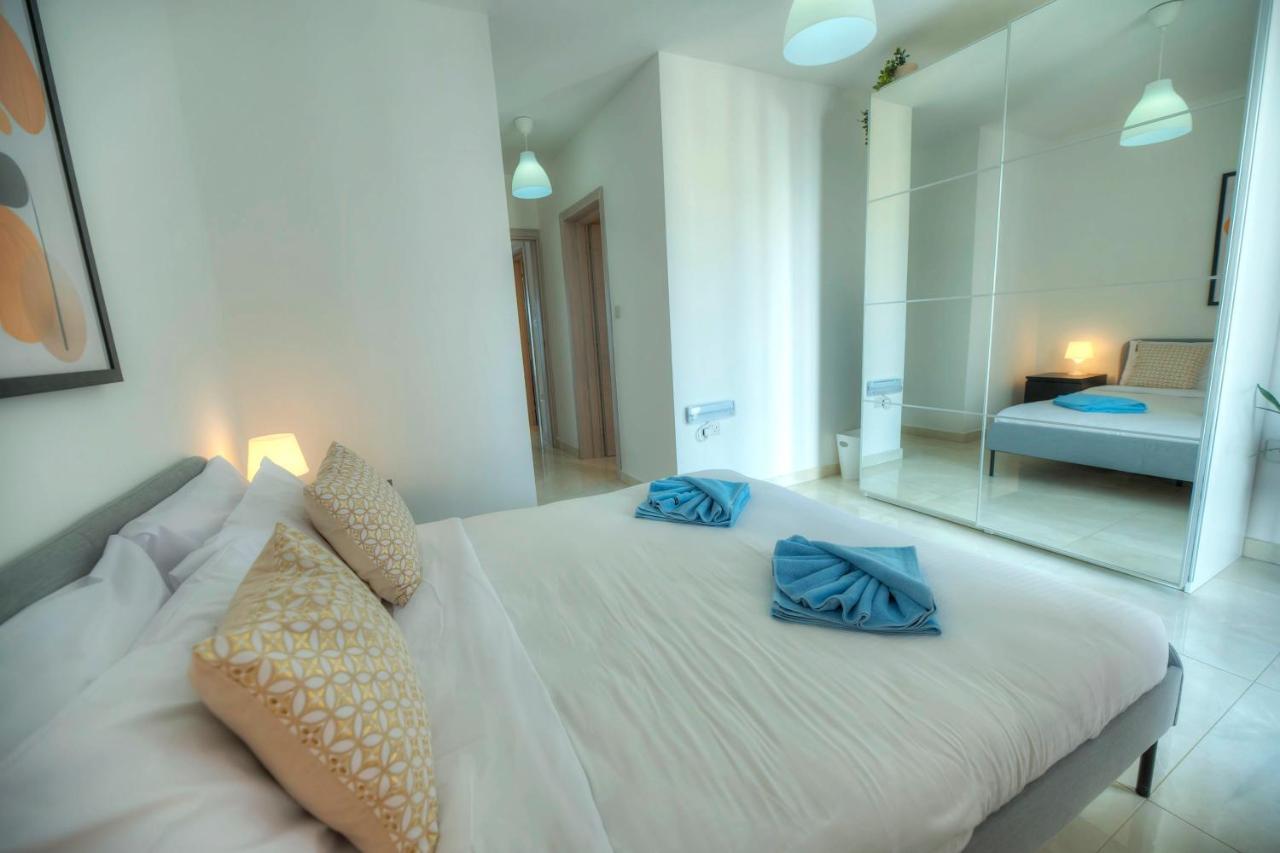 Seafront Beautifully Furnished 2 Bedrooms Gogzr-3 Gzira Exteriér fotografie