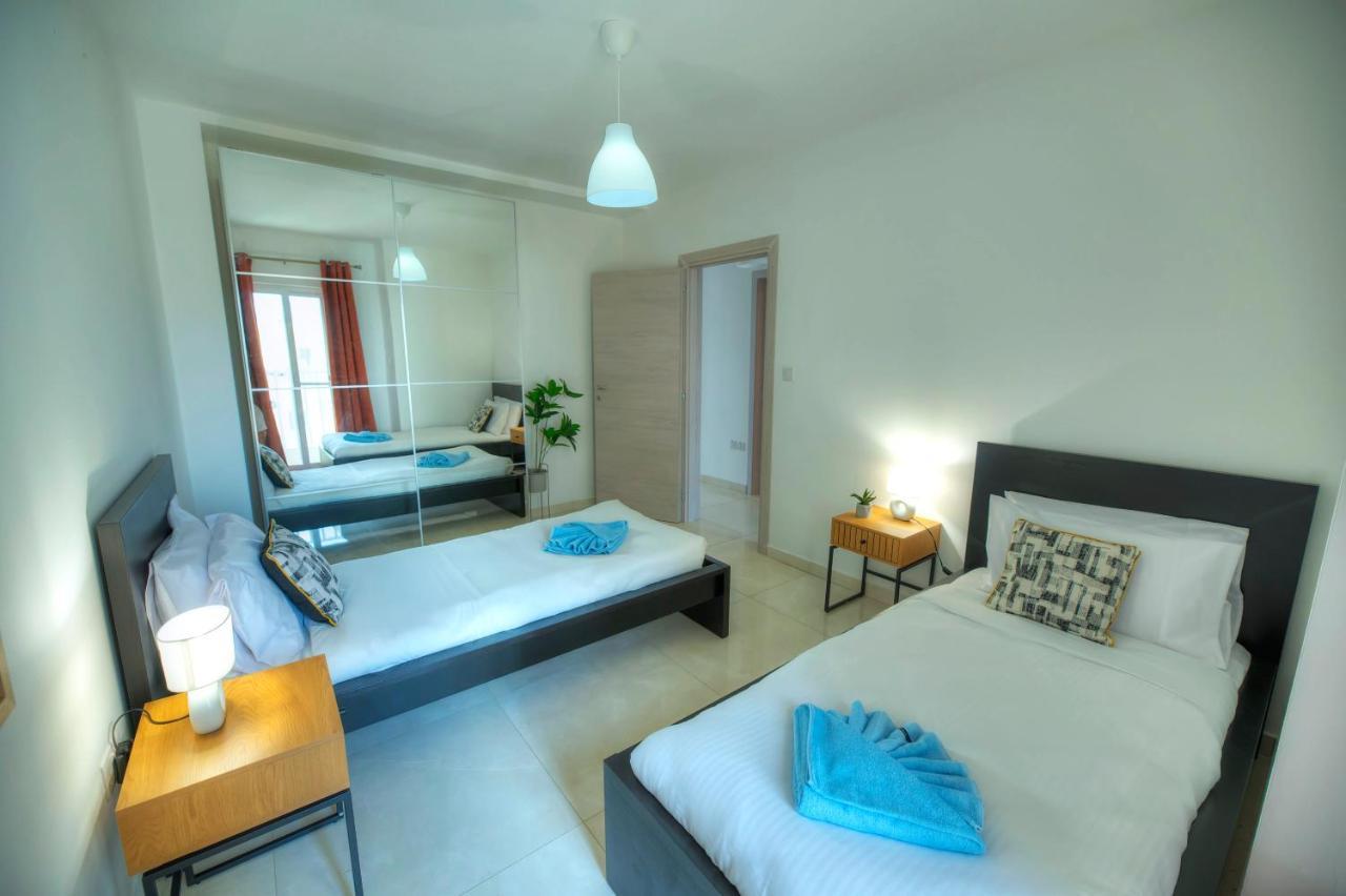 Seafront Beautifully Furnished 2 Bedrooms Gogzr-3 Gzira Exteriér fotografie